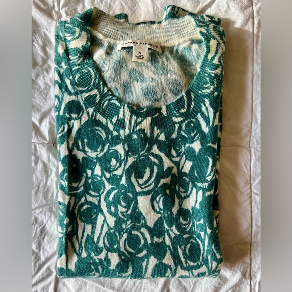 Banana Republic short sleeve sweater green and white rose print Size Small - Picture 5 of 10
